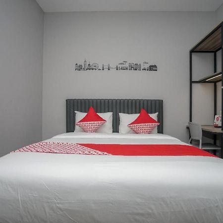 Oyo 568 Rajawali Homestay Palembang Exterior photo
