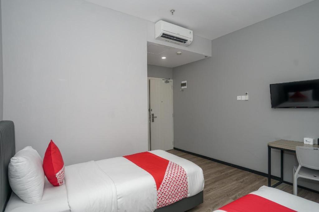 Oyo 568 Rajawali Homestay Palembang Exterior photo